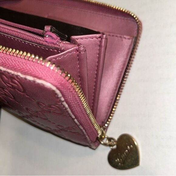 Authentic Gucci GG Signature Continental Pink
Leather Zip Around Wallet - Picture 9 of 16